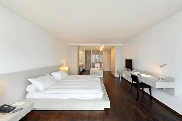 Deluxe Tek Büyük Yataklı Oda, Göl Manzaralı (Lake View)