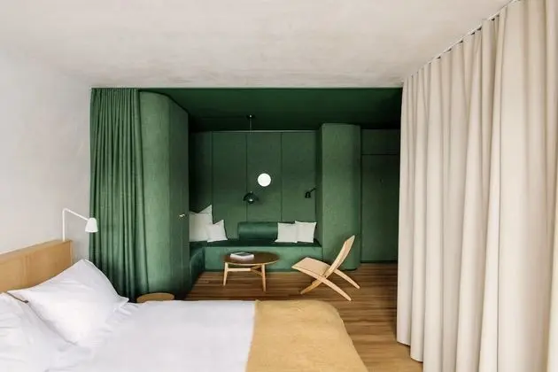 Design Tek Büyük Yataklı Oda, Balkon, Göl Manzaralı (Lake View)