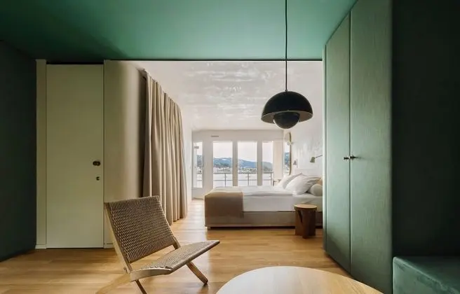 Design Tek Büyük Yataklı Oda, Balkon, Göl Manzaralı (Lake View)