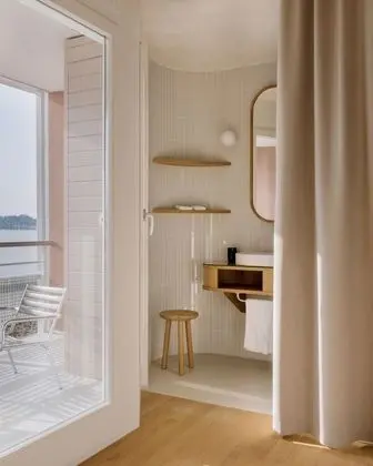 Design Tek Büyük Yataklı Oda, Balkon, Göl Manzaralı (Lake View)