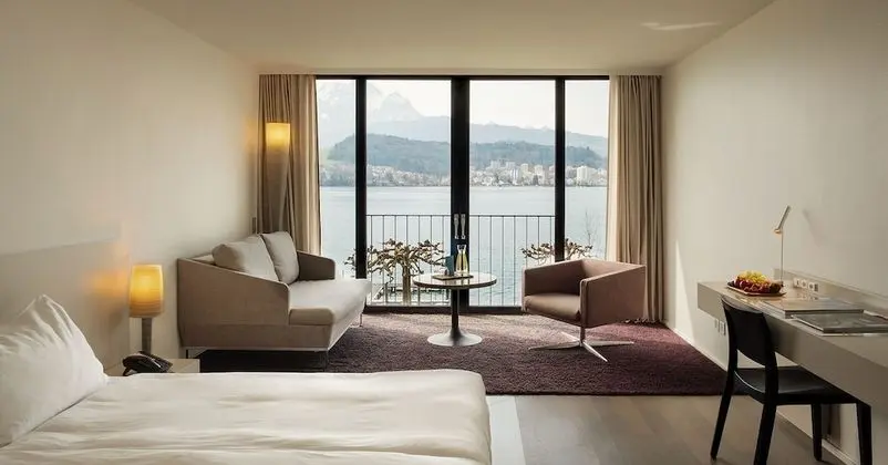 Superior Tek Büyük Yataklı Oda (Lake View)