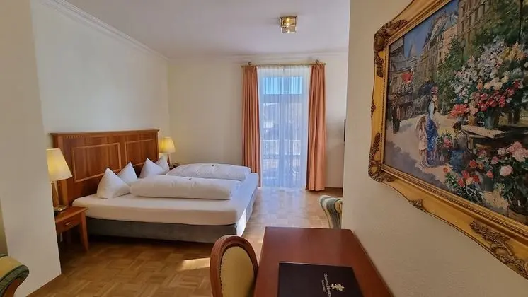 Deluxe Tek Büyük Yataklı Oda, Balkon, Göl Manzaralı (im Haupt- oder Nebengebäude)