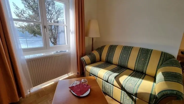 Deluxe Tek Büyük Yataklı Oda, Balkon, Göl Manzaralı (im Haupt- oder Nebengebäude)