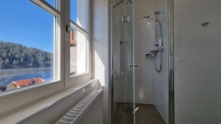 Deluxe Tek Büyük Yataklı Oda, Balkon, Göl Manzaralı (im Haupt- oder Nebengebäude)