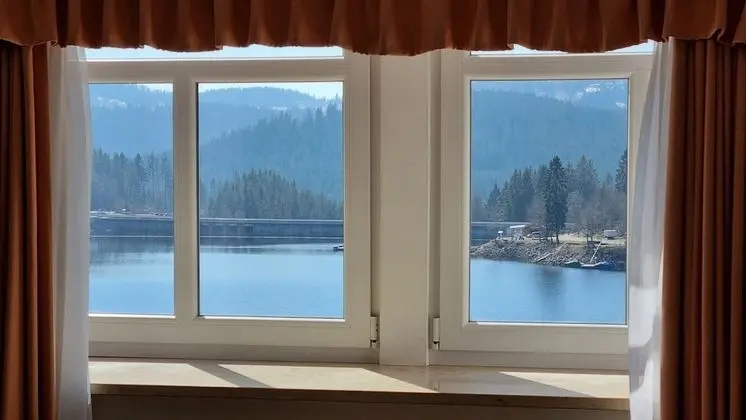 Family Dubleks, Sıcak Su Küveti, Göl Manzaralı (Hauptgebäude)