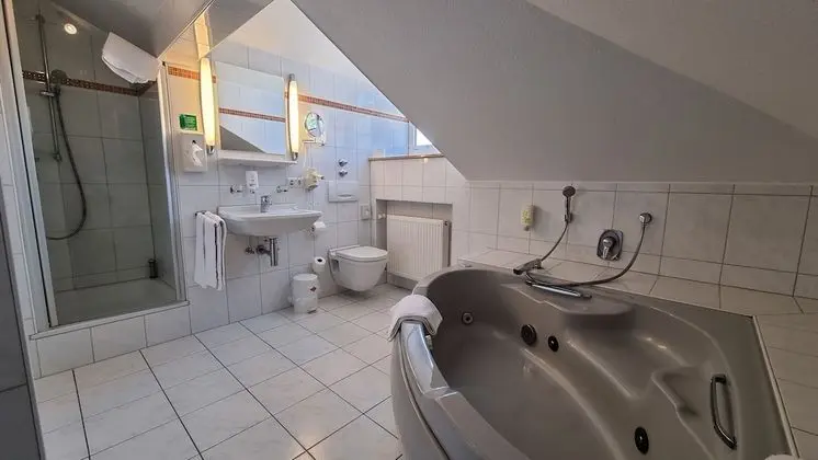 Family Dubleks, Sıcak Su Küveti, Göl Manzaralı (Hauptgebäude)