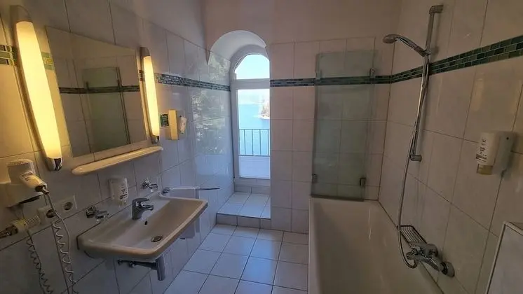 Superior Tek Büyük Yataklı Oda, Göl Manzaralı (Hauptgebäude)