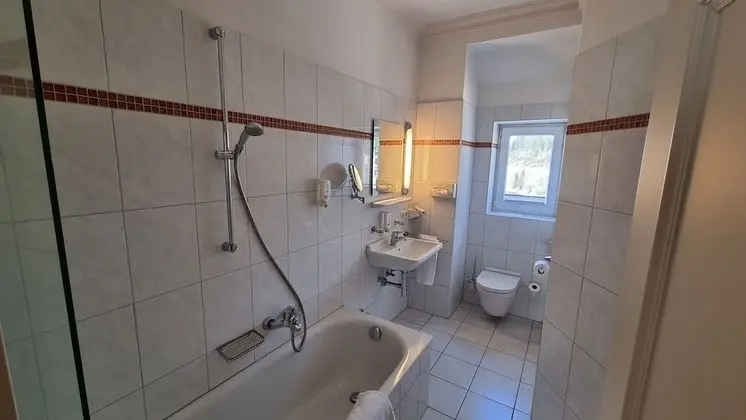 Superior Tek Büyük Yataklı Oda, Göl Manzaralı (Hauptgebäude)