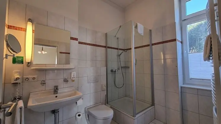 Tek Büyük Yataklı Oda, Ek Bina