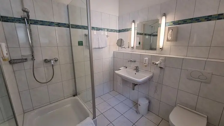 Tek Büyük Yataklı Oda, Ek Bina