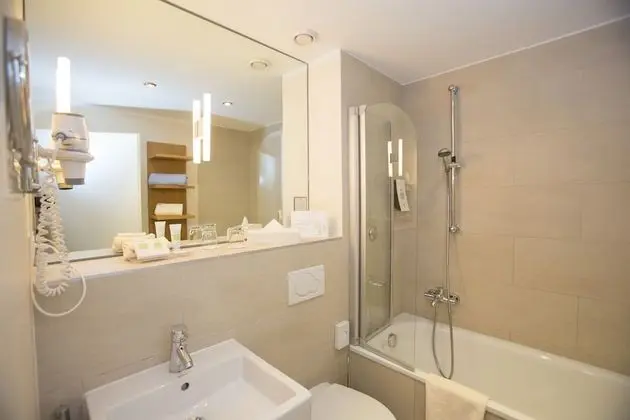 Tek Büyük Yataklı Oda, Göl Manzaralı