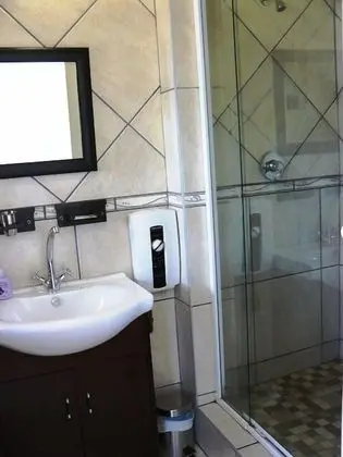 ROOM 8 Luxury