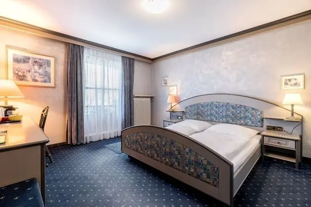 Tek Büyük Yataklı Oda, Balkon, Göl Kenarı