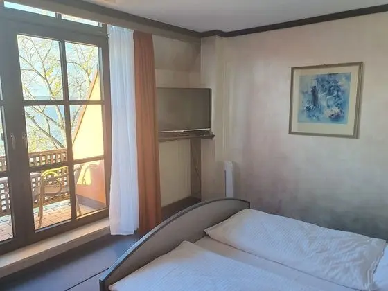 Tek Büyük Yataklı Oda, Balkon, Göl Kenarı