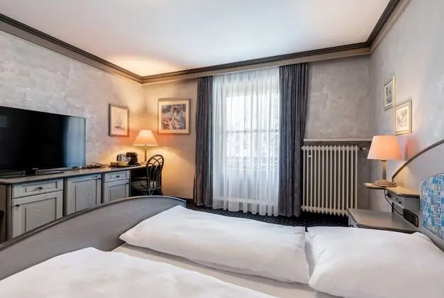 Tek Büyük Yataklı Oda, Balkon, Göl Kenarı