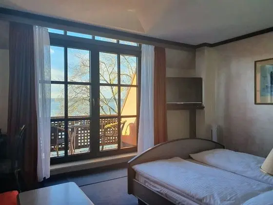 Tek Büyük Yataklı Oda, Balkon, Göl Kenarı