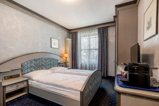 Tek Büyük Yataklı Oda, Balkon, Göl Kenarı