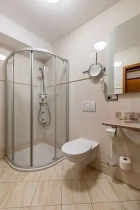 Tek Büyük Yataklı Oda, Balkon, Göl Kenarı