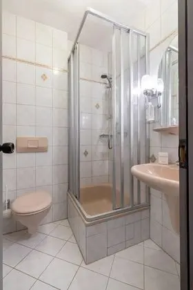 Tek Büyük Yataklı Oda, Balkon, Göl Kenarı