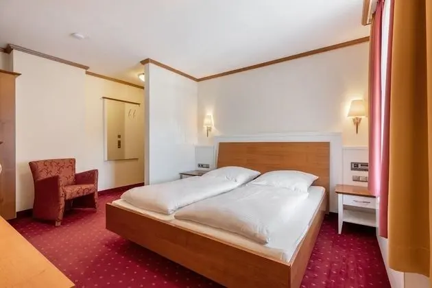 Tek Büyük Yataklı Oda (Landseite)