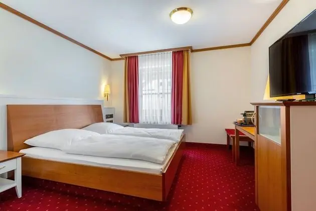 Tek Büyük Yataklı Oda (Landseite)