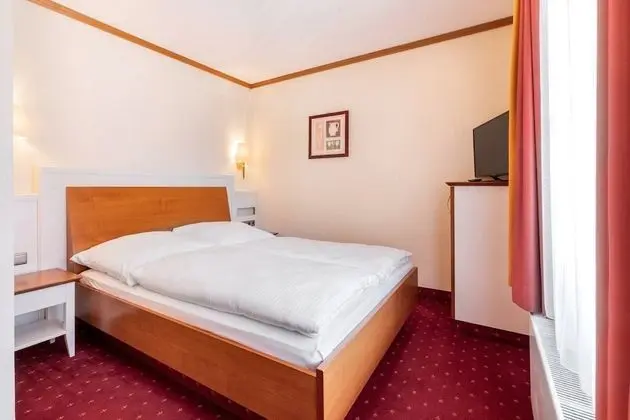 Tek Büyük Yataklı Oda (Landseite)