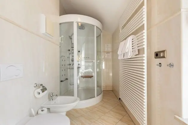 Tek Büyük Yataklı Oda (Landseite)