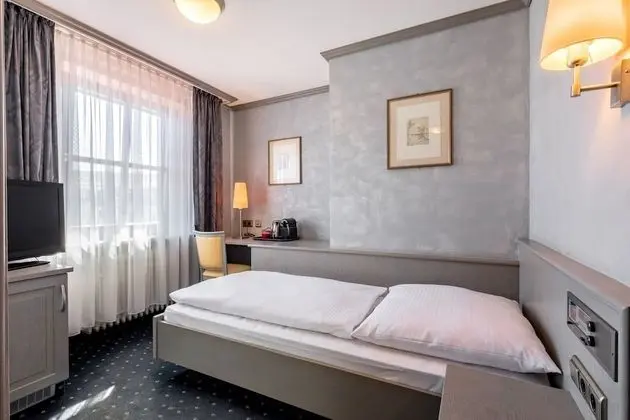 Tek Kişilik Oda (Landseite)