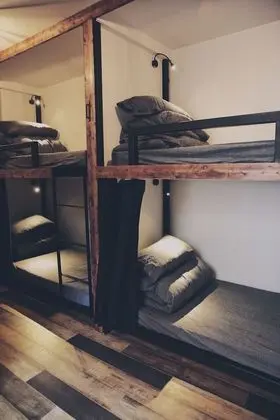 Ortak Ranzalı Oda, Sadece kadınlar için, Ortak Banyo