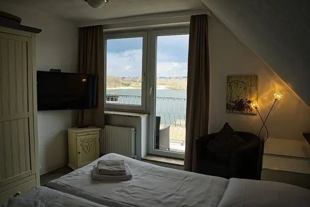 Deluxe Tek Büyük Yataklı Oda (Lake View)