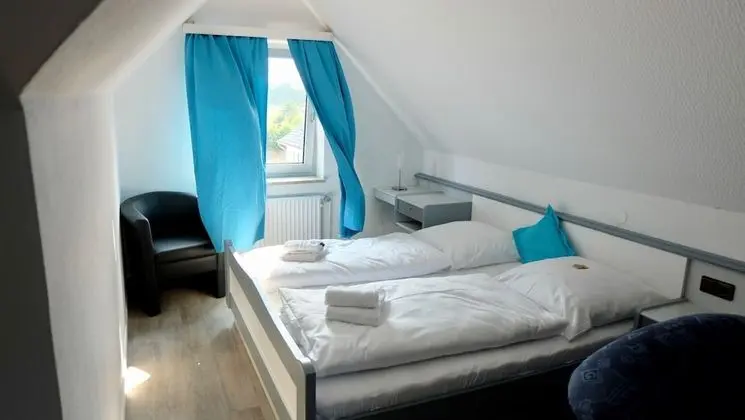 Deluxe Tek Büyük Yataklı Oda (Lake View)