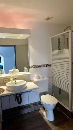 Deluxe Tek Büyük Yataklı Oda (Lake View)