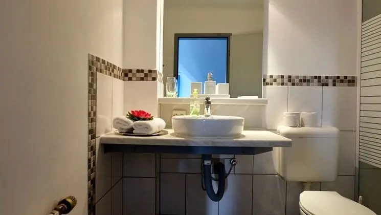 Deluxe Tek Büyük Yataklı Oda (Lake View)