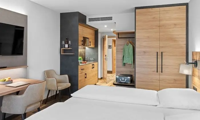 Business Tek Büyük Yataklı Oda