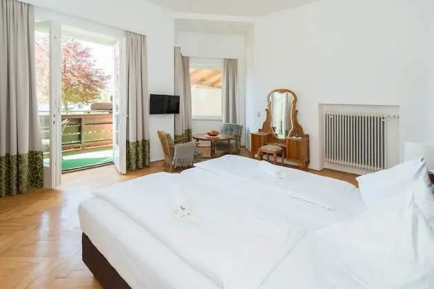 Panoramic Tek Büyük Yataklı Oda, Balkon, Göl Manzaralı (DZ Villa)