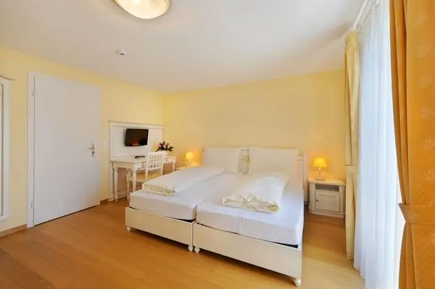 Tek Büyük Yataklı Oda, Balkon, Göl Manzaralı