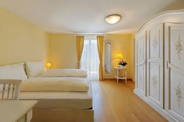 Tek Büyük Yataklı Oda, Balkon, Göl Manzaralı
