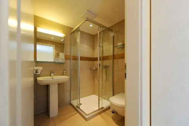 Tek Büyük Yataklı Oda, Balkon, Göl Manzaralı