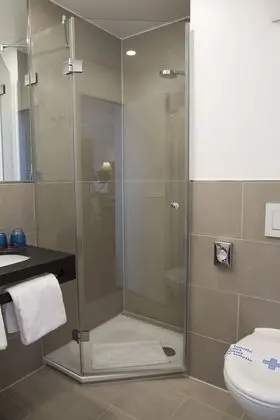 Tek Büyük Yataklı Oda, Göl Manzaralı