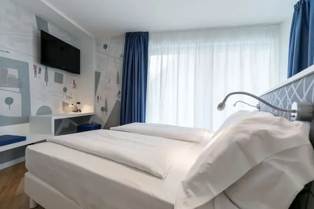 Oda, Göl Manzaralı (Garda Room)