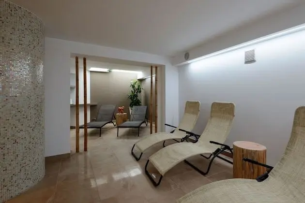 Oda, Göl Manzaralı (Garda Room)