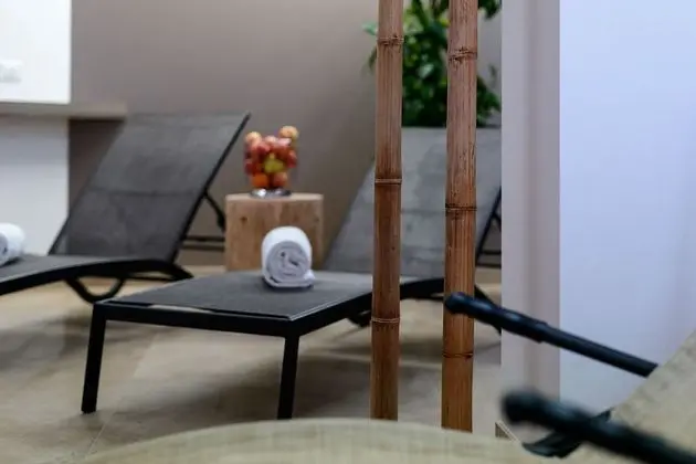 Oda, Göl Manzaralı (Garda Room)