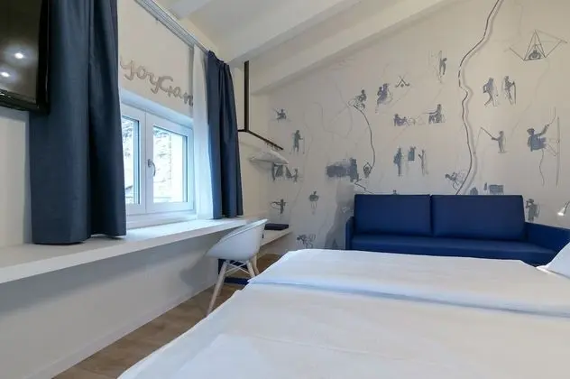 Oda, Göl Manzaralı (Garda Room)