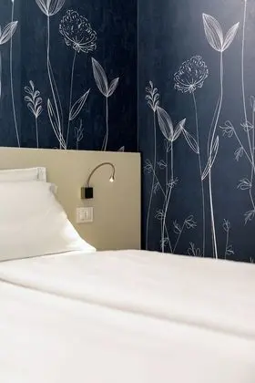 Oda, Göl Manzaralı (Garda Room)