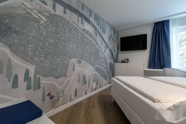 Oda, Göl Manzaralı (Garda Room)