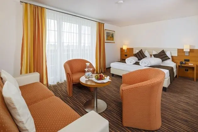 Deluxe Tek Büyük Yataklı Oda (Land View)