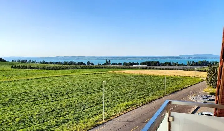 Exclusive apartment with lake view