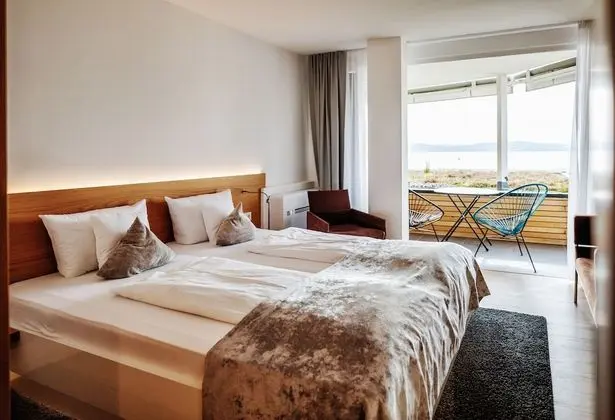 Comfort Tek Büyük Yataklı Oda, Balkon, Göl Manzaralı