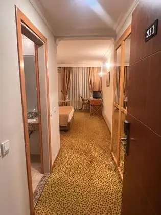 Tek Kişilik, Şehir Manzaralı