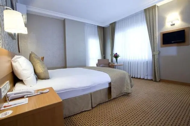 Tek Kişilik, Şehir Manzaralı